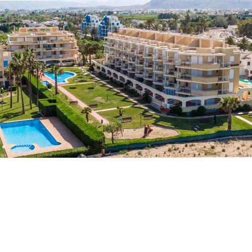 Beautiful 2-Bed first beach line apartment for 6
