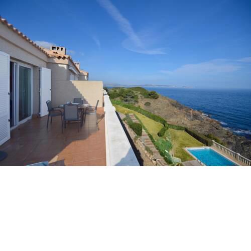 Begur Apartment Sleeps 4 with Pool and WiFi