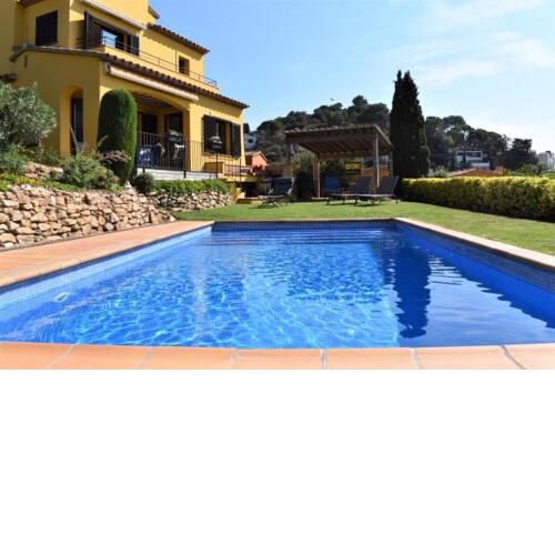 Begur Villa Sleeps 6 with Pool