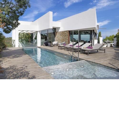 Begur Villa Sleeps 8 with Pool Air Con and WiFi