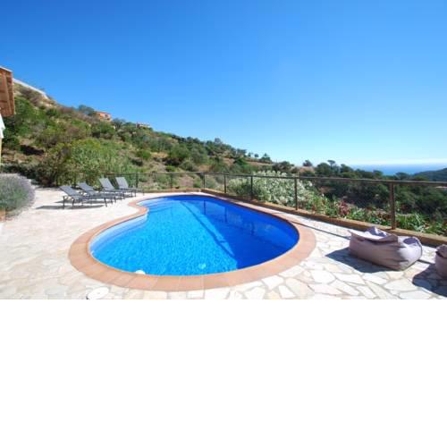 Begur Villa Sleeps 8 with Pool and WiFi