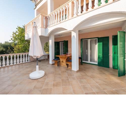 Cozy Apartment in Dalmatia with Garden