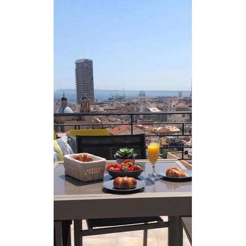 House with sea view in the old town of Alicante