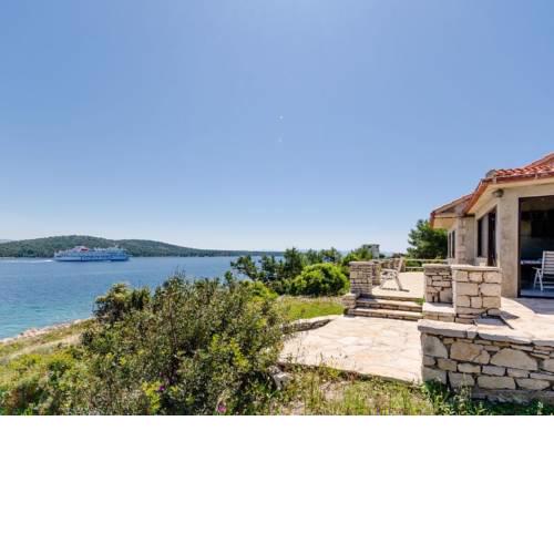 Seafront house on the top of island Šolta