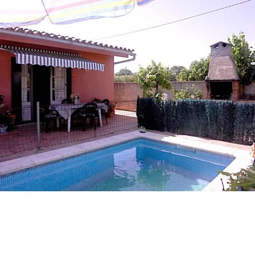 Single-storey holiday home with private swimming pool in the hinterland of the Costa Brava